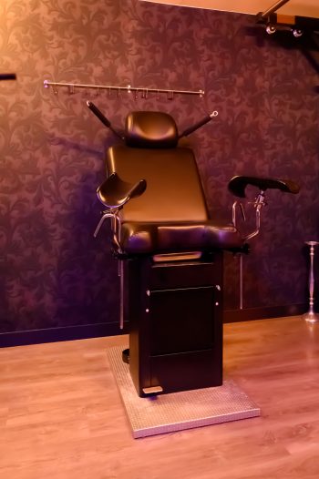 BDSM Meubelen - Gynaecologenstoel bij SM Studio Almere